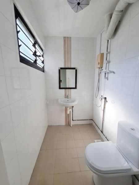 630 Hougang Avenue 8, 630 Hougang Avenue 8, 3 Bedrooms, 904 sqft, HDB Flat For Sale, by Jennifer Ong, 500164410 - Bathroom - PropertyGuru.com.sg
