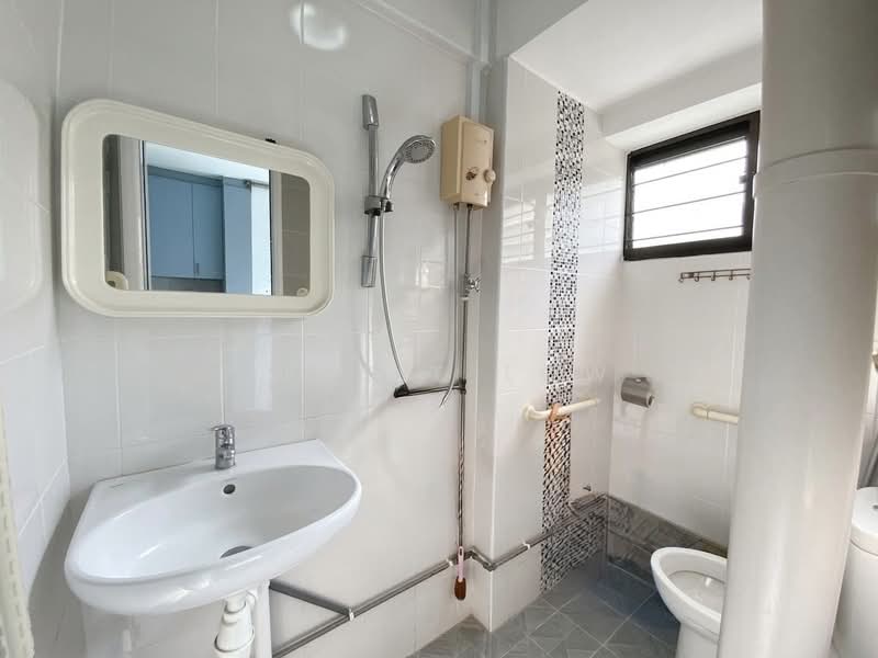 618 Bedok Reservoir Road, 618 Bedok Reservoir Road, 1 Bedroom, 485 sqft, HDB Flat For Sale, by Jessie Low, 500164417 - Bathroom - PropertyGuru.com.sg