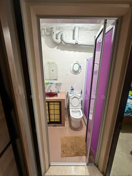 323 Sembawang Close, 323 Sembawang Close, Room Rental, 250 sqft, HDB Flat For Rent, by Irene Leong, 500164432 - Bathroom - PropertyGuru.com.sg