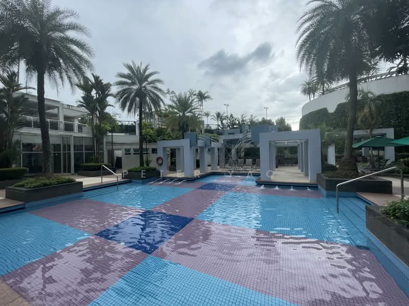 Blue Horizon, 21 West Coast Crescent, 3 Bedrooms, 1,152 sqft, Condominium For Sale, by Peter Yao, 500164435 - Pool - PropertyGuru.com.sg