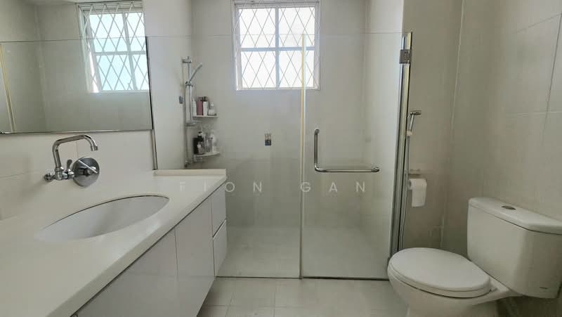 Belgravia Park, , 4 Bedrooms, 2,600 sqft, Terraced House For Sale, by Fion Gan, 500164442 - Master Bathroom - PropertyGuru.com.sg