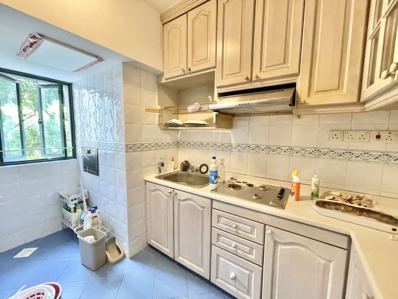 Surrey Court, 12 Surrey Court, 4 Bedrooms, 1,600 sqft, Condominium For Rent, by Christopher Ngo, 500164471 - Kitchen - PropertyGuru.com.sg