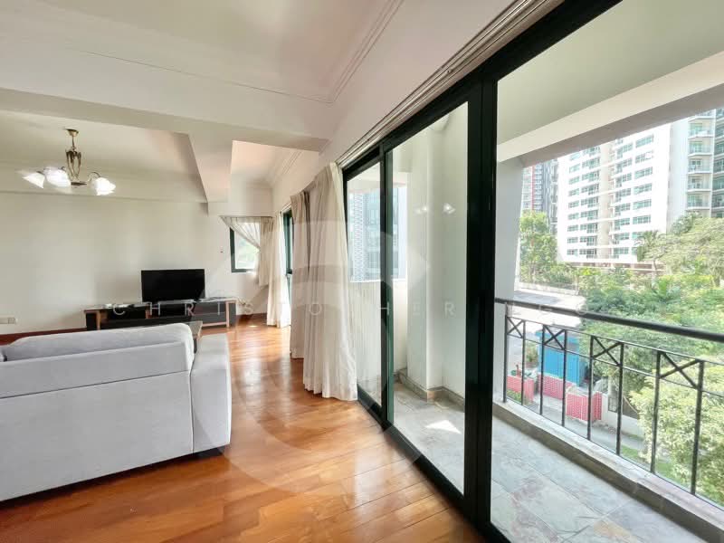 Surrey Court, 12 Surrey Court, 4 Bedrooms, 1,600 sqft, Condominium For Rent, by Christopher Ngo, 500164471 - Living Room - PropertyGuru.com.sg