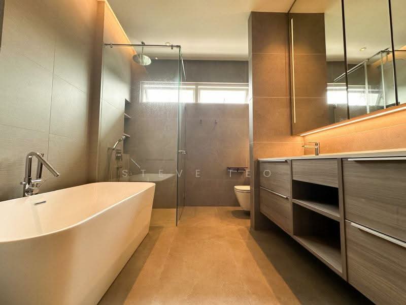 Hillcrest Road Watten Estate, Hillcrest Road, 5 Bedrooms, 4,725 sqft, Semi-Detached House For Sale, by Steve Teo, 500164481 - Bathroom - PropertyGuru.com.sg