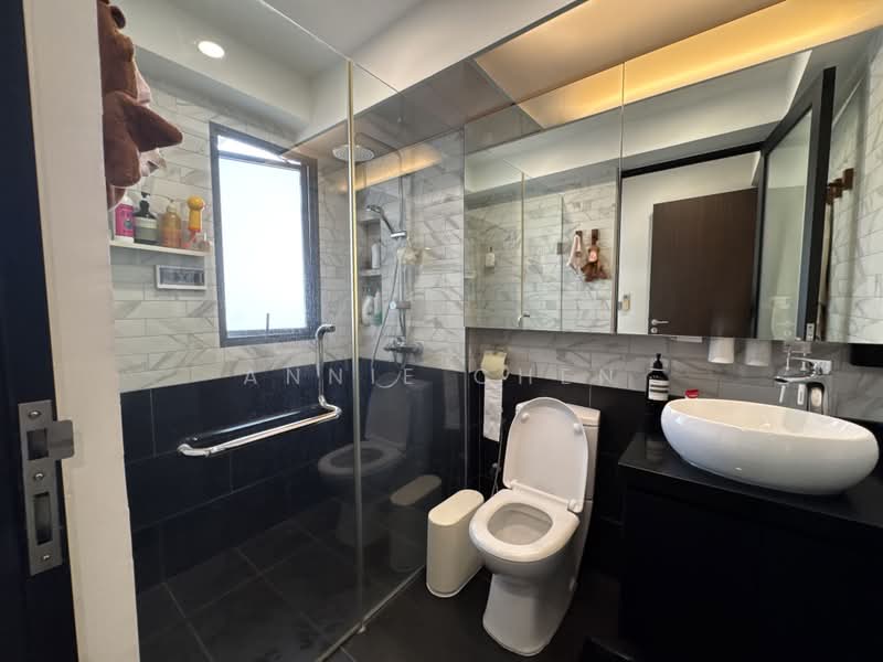 311A Clementi Avenue 4, 311A Clementi Avenue 4, 3 Bedrooms, 861 sqft, HDB Flat For Sale, by Annie Chen, 500164488 - Bathroom - PropertyGuru.com.sg
