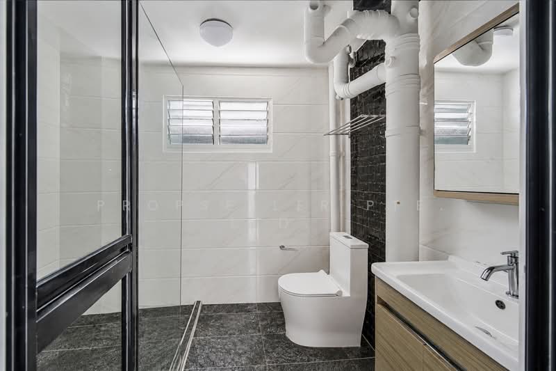 412 Tampines Street 41, 412 Tampines Street 41, 3 Bedrooms, 1,485 sqft, HDB Flat For Sale, by Khai Yuen Hong, 500164491 - Bathroom - PropertyGuru.com.sg