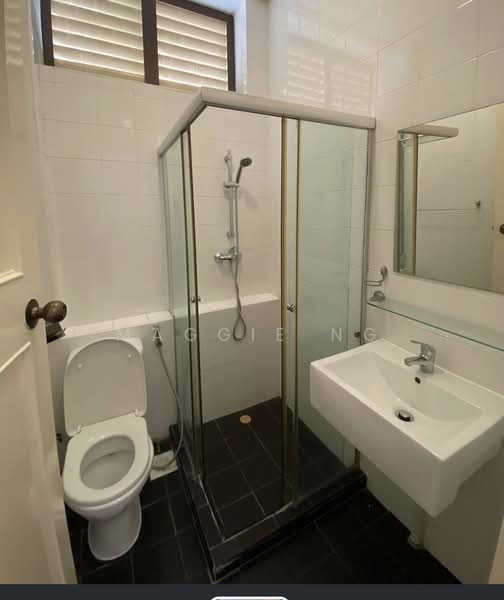 Townerville, McNair Road, 3 Bedrooms, 2,424 sqft, Conservation House For Rent, by Maggie Ng, 500164492 - Bathroom - PropertyGuru.com.sg
