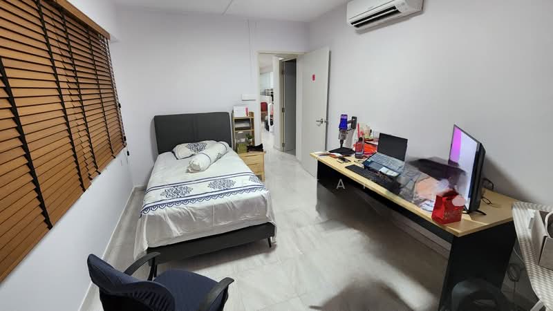 110 Lorong 1 Toa Payoh, 110 Lorong 1 Toa Payoh, Room Rental, 150 sqft, HDB Flat For Rent, by Karen Tan, 500164499 - Bedroom - PropertyGuru.com.sg