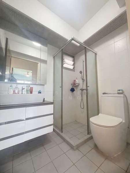 429B Yishun Avenue 11, 429B Yishun Avenue 11, 3 Bedrooms, 990 sqft, HDB Flat For Sale, by Desiree Leung, 500164510 - Common Bathroom - PropertyGuru.com.sg