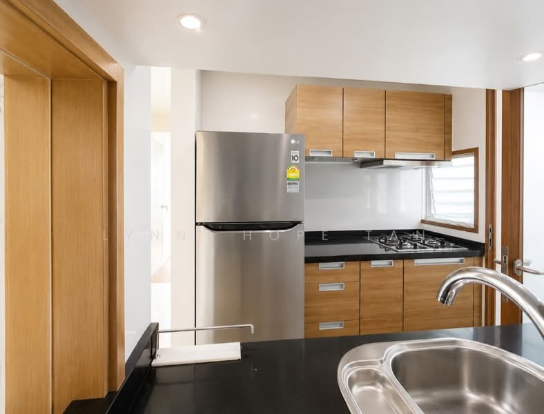 Bluwaters, 195B Jalan Loyang Besar, 2 Bedrooms, 969 sqft, Apartment For Rent, by Lynn Hope Tan, 500164522 - Kitchen, pic from kitchen glass panel - PropertyGuru.com.sg