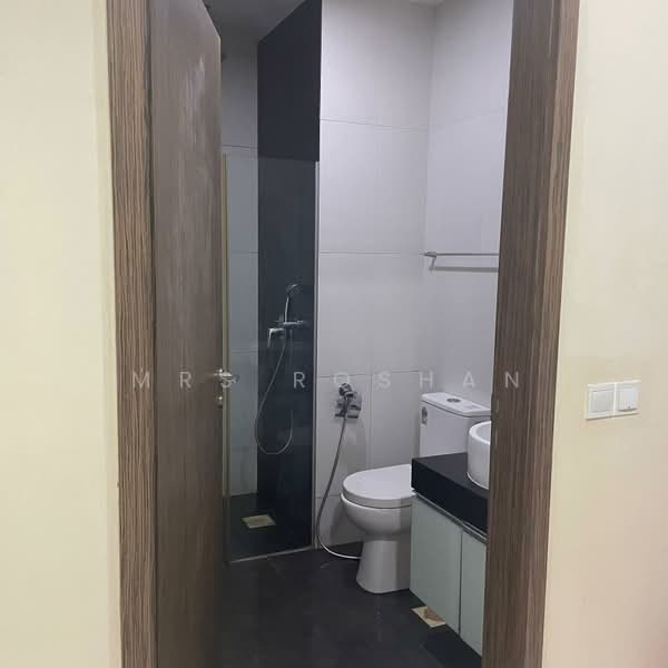 Parc Rosewood, 77 Rosewood Drive, 1 Bedroom, 431 sqft, Condominium For Rent, by Mrs Roshan, 500164532 - Bathroom - PropertyGuru.com.sg