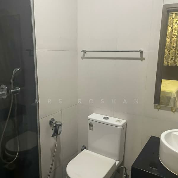 Parc Rosewood, 77 Rosewood Drive, 1 Bedroom, 431 sqft, Condominium For Rent, by Mrs Roshan, 500164532 - Bathroom - PropertyGuru.com.sg
