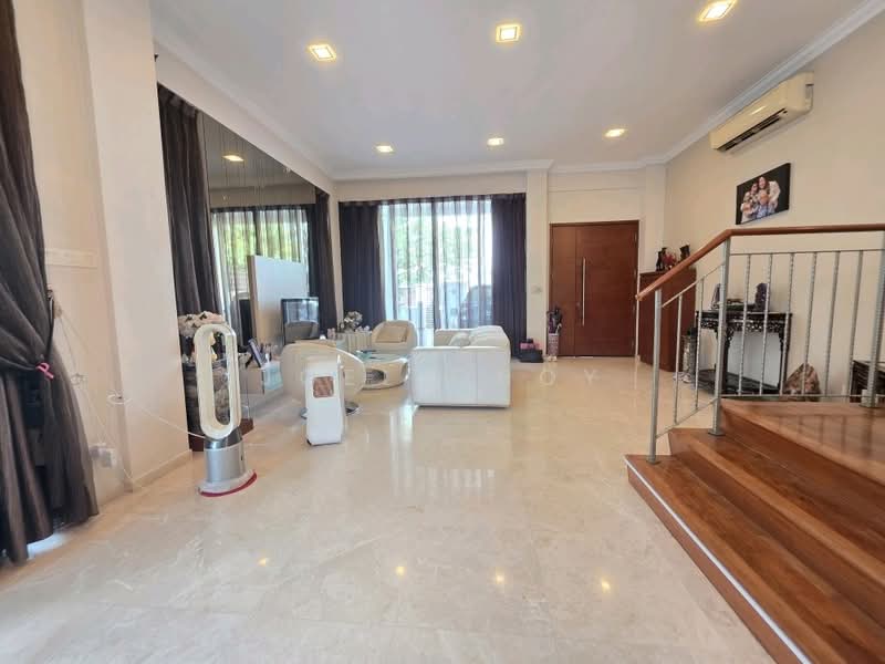2.5 LEVEL SEMI-D AT TAVISTOCK AVENUE! MRT! BUILT 2010! GOOD VALUE!, Tavistock Avenue, 5 Bedrooms, 3,500 sqft, Semi-Detached House For Sale, by Joel Choy, 500164540 - PropertyGuru.com.sg