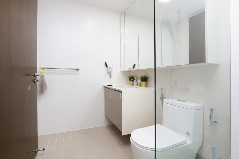 Hundred Trees, 95 West Coast Drive, 2 Bedrooms, 786 sqft, Condominium For Sale, by Jeannie Ang Cheng Li, 500164541 - Bathroom - PropertyGuru.com.sg