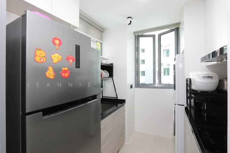 Hundred Trees, 95 West Coast Drive, 2 Bedrooms, 786 sqft, Condominium For Sale, by Jeannie Ang Cheng Li, 500164541 - Kitchen - PropertyGuru.com.sg