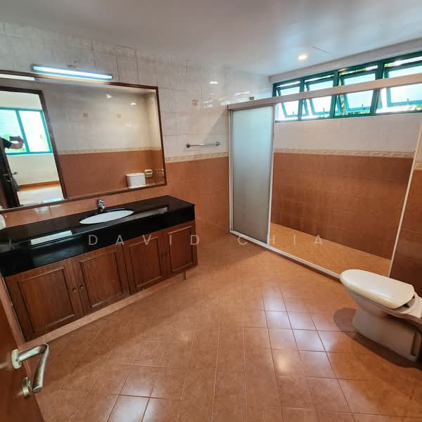 Beechwood Grove, Beechwood Grove, 6 Bedrooms, 7,500 sqft, Bungalow House For Sale, by David Chia, 500164560 - Bathroom - PropertyGuru.com.sg
