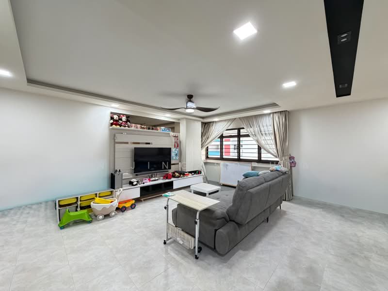 683B Choa Chu Kang Crescent, 683B Choa Chu Kang Crescent, 3 Bedrooms, 1,184 sqft, HDB Flat For Sale, by Lin Jing Sophia, 500164562 - Living Room - PropertyGuru.com.sg
