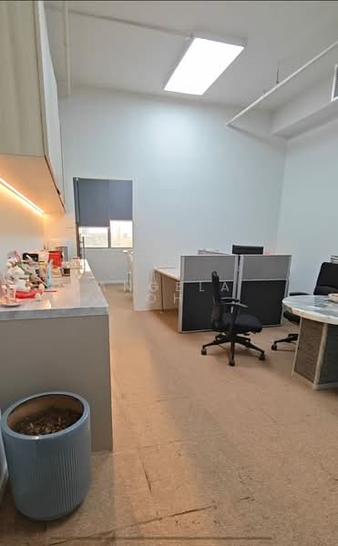 Wcega Plaza, 1 Bukit Batok Crescent, 958 sqft, Light Industrial (B1) For Sale, by Angela Oh, 500164566 - Interior - CommercialGuru.com.sg