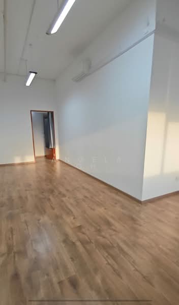 Wcega Plaza, 1 Bukit Batok Crescent, 958 sqft, Light Industrial (B1) For Sale, by Angela Oh, 500164566 - Interior - CommercialGuru.com.sg