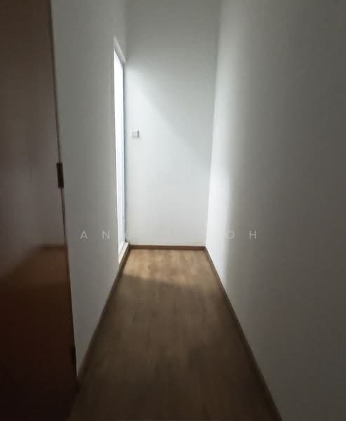 Wcega Plaza, 1 Bukit Batok Crescent, 958 sqft, Light Industrial (B1) For Sale, by Angela Oh, 500164566 - Corridor - CommercialGuru.com.sg