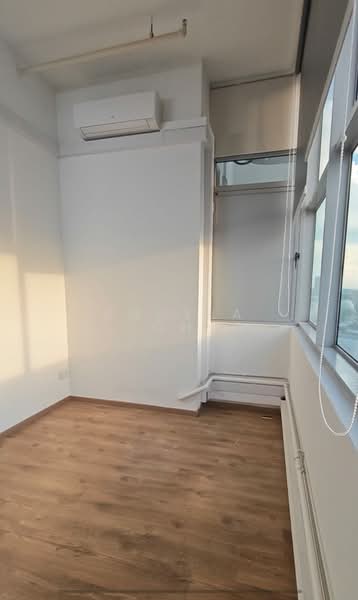Wcega Plaza, 1 Bukit Batok Crescent, 958 sqft, Light Industrial (B1) For Sale, by Angela Oh, 500164566 - Interior - CommercialGuru.com.sg