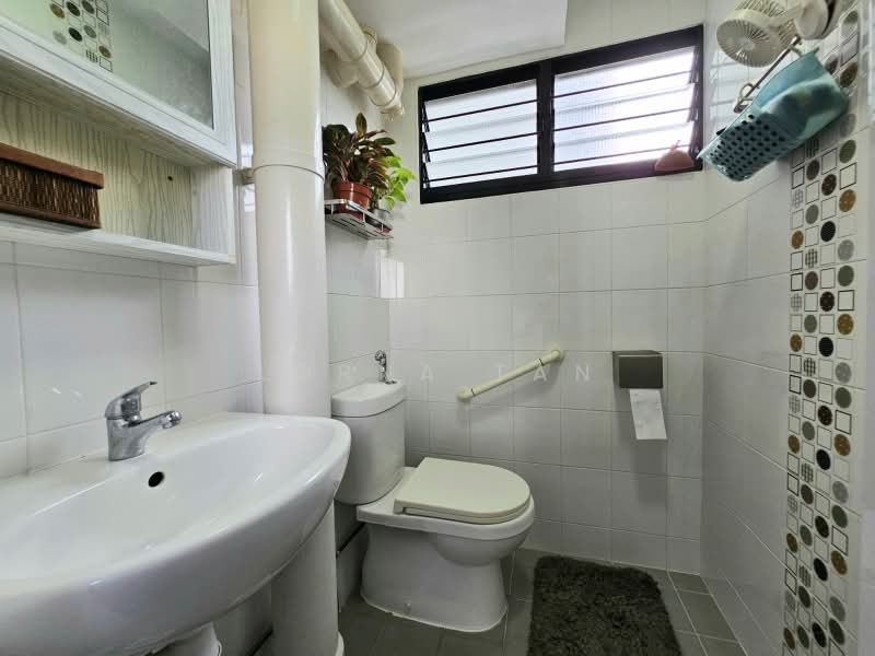 545 Bedok North Street 3, 545 Bedok North Street 3, 4 Bedrooms, 1,464 sqft, HDB Flat For Sale, by Lorna Tan, 500164579 - Bathroom - PropertyGuru.com.sg