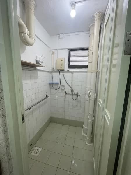 36 Chai Chee Avenue, 36 Chai Chee Avenue, 2 Bedrooms, 700 sqft, HDB Flat For Sale, by Ansel Tan, 500164581 - Bathroom - PropertyGuru.com.sg