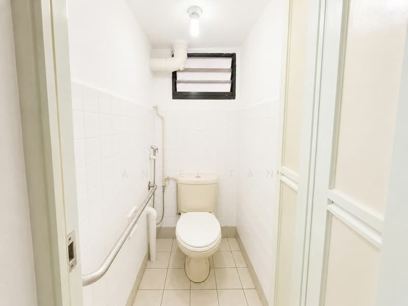 36 Chai Chee Avenue, 36 Chai Chee Avenue, 2 Bedrooms, 700 sqft, HDB Flat For Sale, by Ansel Tan, 500164581 - Bathroom - PropertyGuru.com.sg