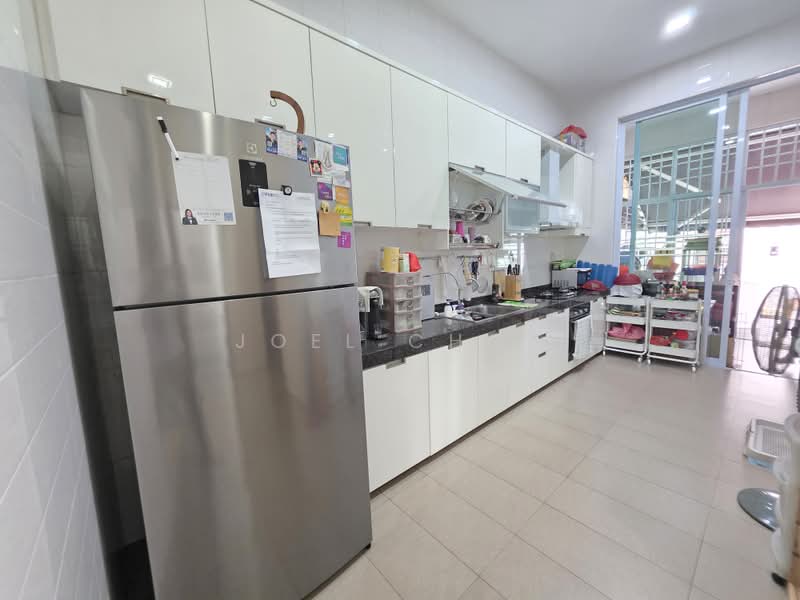 Tavistock MRT 3mins walk! Built year 2010! 2.5 Storey Semi-D Move in!, Tavistock Avenue, 5 Bedrooms, 3,500 sqft, Semi-Detached House For Sale, by Joel Choy, 500164582 - Kitchen - PropertyGuru.com.sg