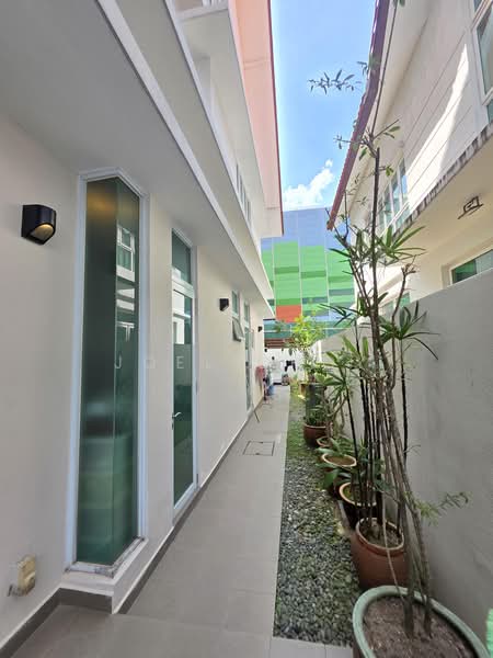 Tavistock MRT 3mins walk! Built year 2010! 2.5 Storey Semi-D Move in!, Tavistock Avenue, 5 Bedrooms, 3,500 sqft, Semi-Detached House For Sale, by Joel Choy, 500164582 - Exterior - PropertyGuru.com.sg
