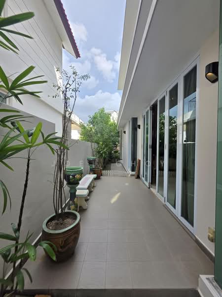Tavistock MRT 3mins walk! Built year 2010! 2.5 Storey Semi-D Move in!, Tavistock Avenue, 5 Bedrooms, 3,500 sqft, Semi-Detached House For Sale, by Joel Choy, 500164582 - Exterior - PropertyGuru.com.sg