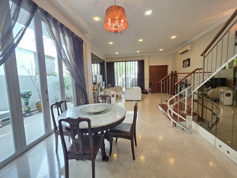 Tavistock MRT 3mins walk! Built year 2010! 2.5 Storey Semi-D Move in!, Tavistock Avenue, 5 Bedrooms, 3,500 sqft, Semi-Detached House For Sale, by Joel Choy, 500164582 - Living Room - PropertyGuru.com.sg