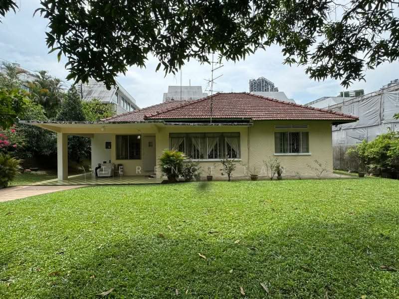 ONLY $1,5XX PSF ! BEAUTIFUL, REGULAR PLOT! MINS TO MRT !, Chestnut / Cashew, 3 Bedrooms, 1,600 sqft, Bungalow House For Sale, by Terence Tan, 500164592 - Exterior - PropertyGuru.com.sg