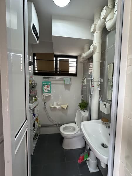 210 New Upper Changi Road, 210 New Upper Changi Road, 2 Bedrooms, 1,109 sqft, HDB Flat For Sale, by Cindy Leow, 500164594 - Bathroom - PropertyGuru.com.sg
