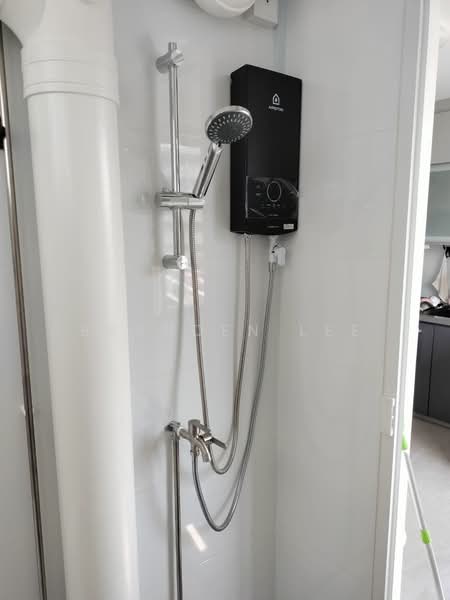 374 Clementi Avenue 4, 374 Clementi Avenue 4, Room Rental, 150 sqft, HDB Flat For Rent, by Branden Lee, 500164598 - Bathroom - PropertyGuru.com.sg
