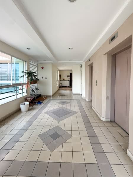 Parkshore, 201 Tanjong Rhu Road, 2 Bedrooms, 990 sqft, Condominium For Sale, by Alvin Kwan, 500164601 - Corridor - PropertyGuru.com.sg