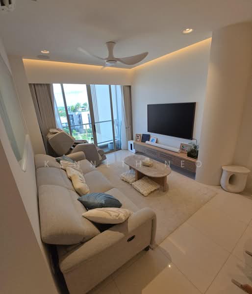 Sea Horizon, 1 Pasir Ris Rise, 4 Bedrooms, 1,335 sqft, Executive Condominium For Sale, by Kenneth Neo, 500164602 - Living Room - PropertyGuru.com.sg