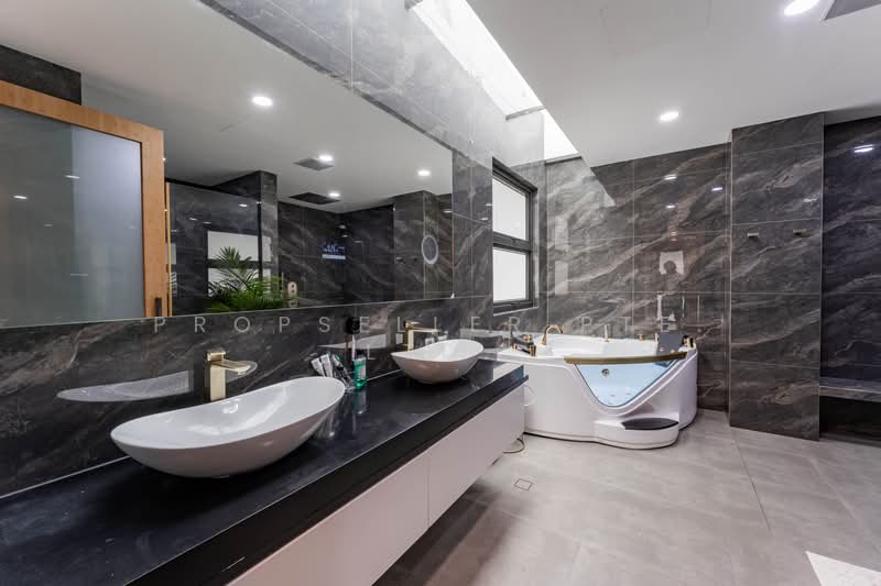79 Jalan Kemuning, , 8 Bedrooms, 11,000 sqft, Semi-Detached House For Sale, by Warren Chan, 500164608 - Bathroom - PropertyGuru.com.sg