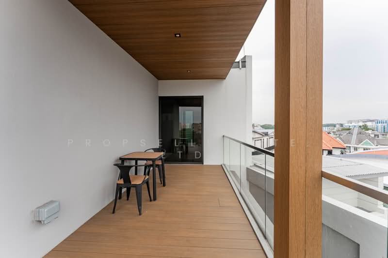 79 Jalan Kemuning, , 8 Bedrooms, 11,000 sqft, Semi-Detached House For Sale, by Warren Chan, 500164608 - Balcony - PropertyGuru.com.sg