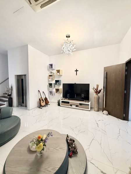 Wak Hassan Drive! Semi- detached, Wak Hassan Drive, 5 Bedrooms, 4,300 sqft, Semi-Detached House For Sale, by Xu Weiru, 500164610 - Living Room - PropertyGuru.com.sg