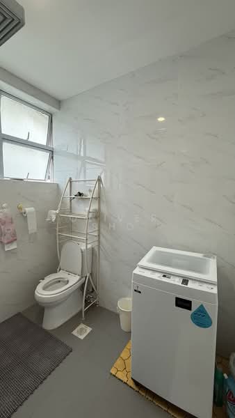 Jalan Raya, Jalan Raya, Room Rental, 100 sqft, Semi-Detached House For Rent, by Oliver Sho, 500164613 - Bathroom - PropertyGuru.com.sg