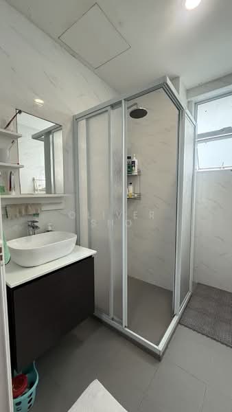 Jalan Raya, Jalan Raya, Room Rental, 100 sqft, Semi-Detached House For Rent, by Oliver Sho, 500164613 - Bathroom - PropertyGuru.com.sg