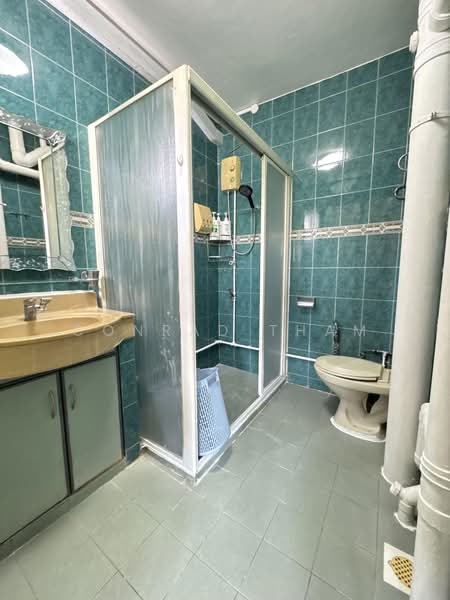 146 Tampines Avenue 5, 146 Tampines Avenue 5, 4 Bedrooms, 1,614 sqft, HDB Flat For Sale, by Conrad Tham, 500164618 - Bathroom - PropertyGuru.com.sg