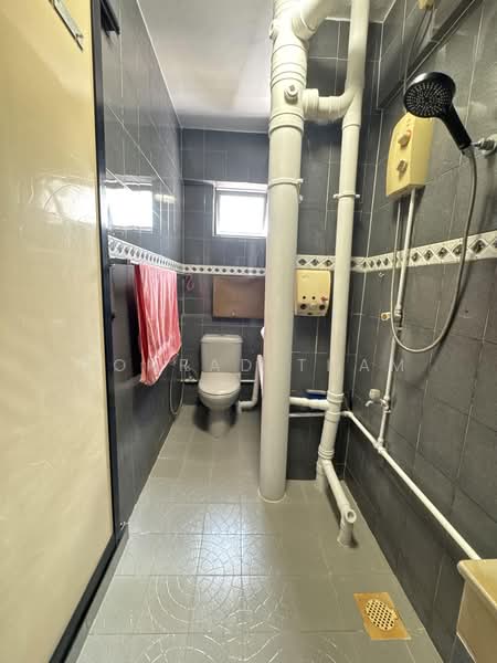 146 Tampines Avenue 5, 146 Tampines Avenue 5, 4 Bedrooms, 1,614 sqft, HDB Flat For Sale, by Conrad Tham, 500164618 - Bathroom - PropertyGuru.com.sg