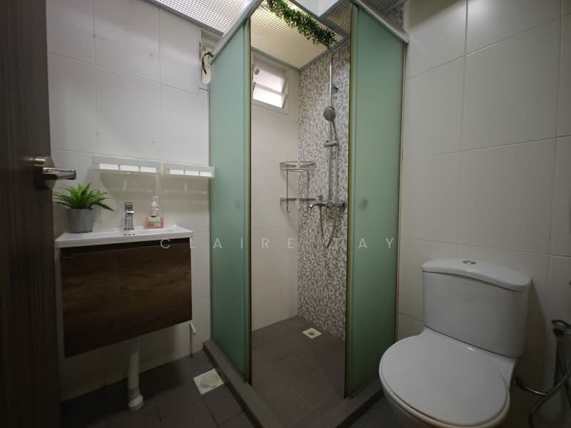 113A McNair Towers, 113A Mcnair Road, 3 Bedrooms, 1,001 sqft, HDB Flat For Sale, by Claire Tay, 500164628 - Bathroom - PropertyGuru.com.sg