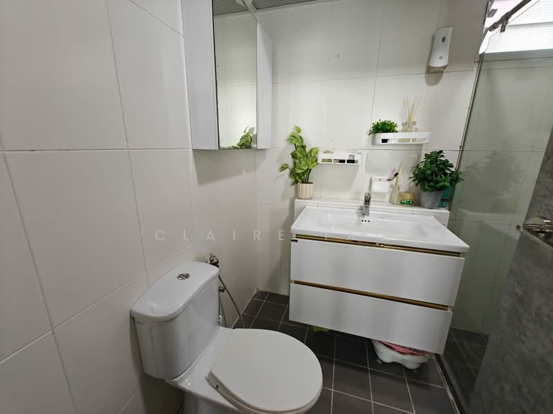 113A McNair Towers, 113A Mcnair Road, 3 Bedrooms, 1,001 sqft, HDB Flat For Sale, by Claire Tay, 500164628 - Bathroom - PropertyGuru.com.sg