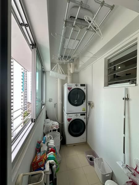 27 Ghim Moh Link, 27 Ghim Moh Link, 3 Bedrooms, 936 sqft, HDB Flat For Sale, by Nora Seah, 500164636 - Balcony - PropertyGuru.com.sg