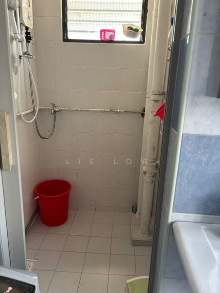 165 Stirling Road, 165 Stirling Road, 2 Bedrooms, 600 sqft, HDB Flat For Rent, by Lis Low, 500164637 - Bathroom - PropertyGuru.com.sg