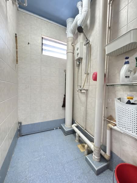 51 New Upper Changi Road, 51 New Upper Changi Road, 3 Bedrooms, 904 sqft, HDB Flat For Sale, by Conrad Tham, 500164638 - Bathroom - PropertyGuru.com.sg