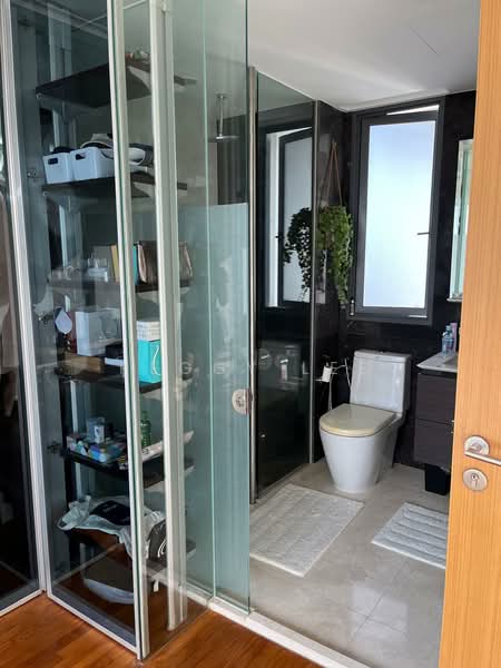 Waterfront Isle, 738 Bedok Reservoir Road, 1 Bedroom, 592 sqft, Condominium For Rent, by Peggy Lee, 500164643 - Bathroom - PropertyGuru.com.sg